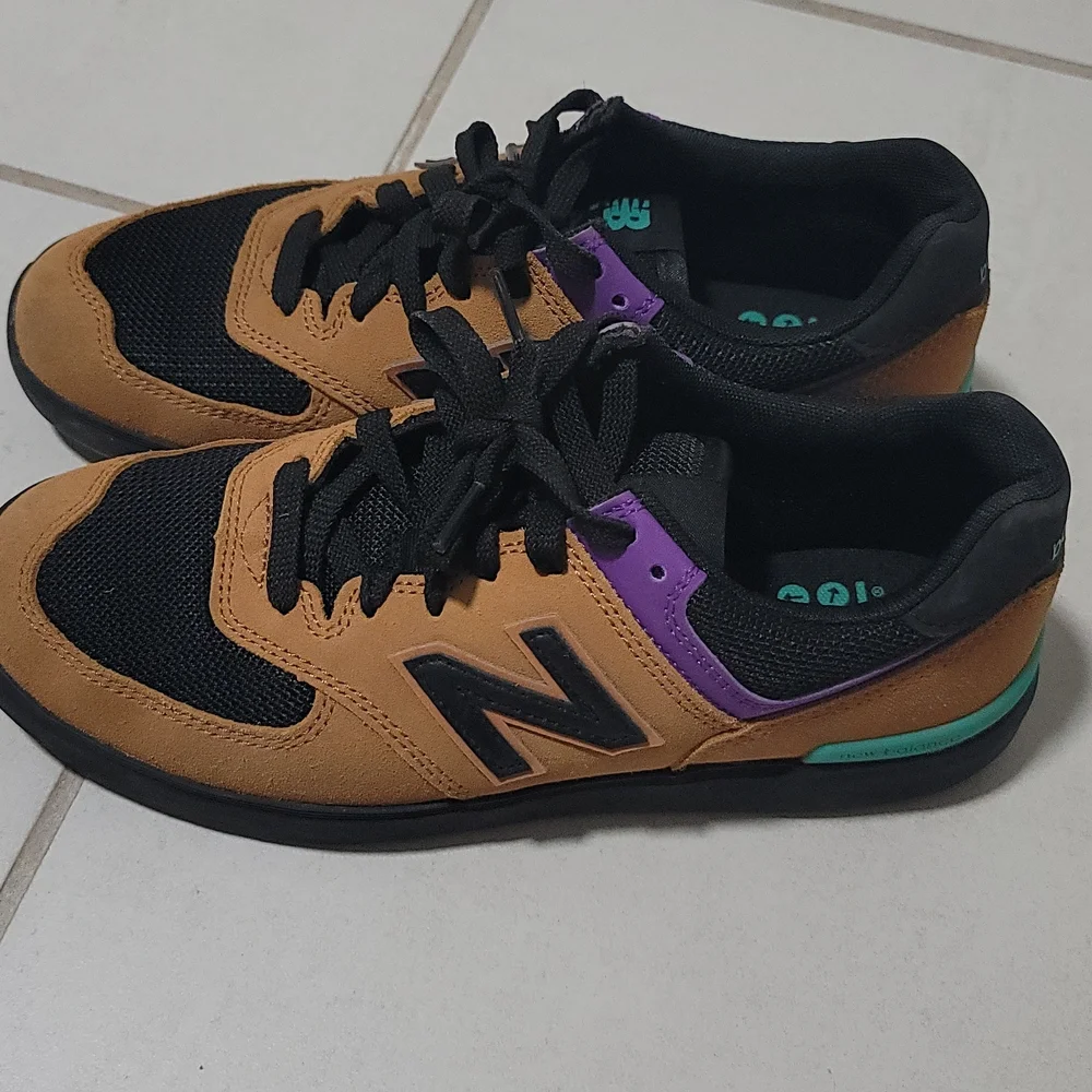 New Balance - Picture 2 of 4